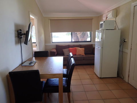 Lazy Lobster Holiday Units & Chalets - Queensland Tourism 3