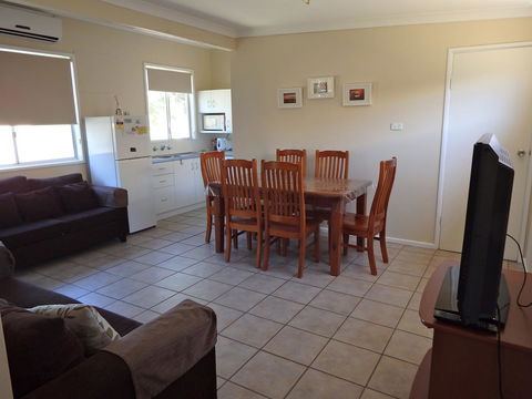 Lazy Lobster Holiday Units & Chalets - Queensland Tourism 23