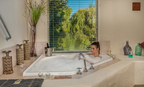 Chimes Spa Retreat - QLD Tourism 15