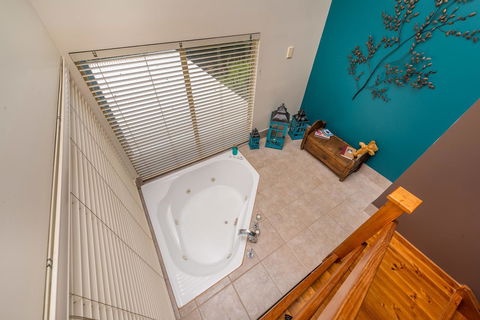 Chimes Spa Retreat - QLD Tourism 11