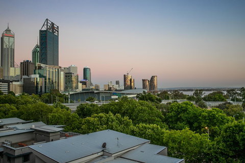 Perth Short Stays - QLD Tourism 4