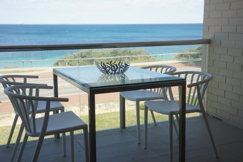 Cottesloe Beachfront Ocean View Apartment - QLD Tourism 5