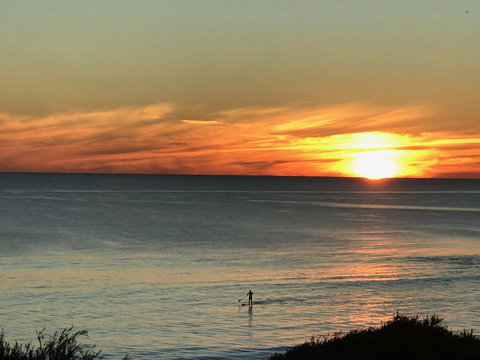 Cottesloe Beachfront Ocean View Apartment - QLD Tourism 4