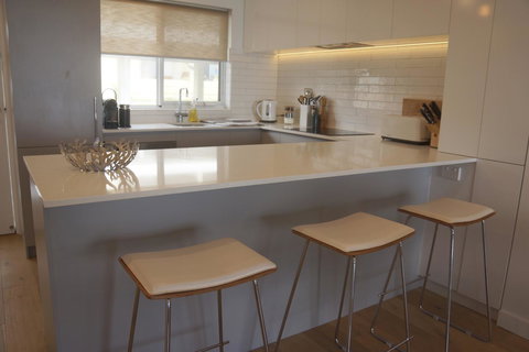 Cottesloe Beachfront Ocean View Apartment - QLD Tourism 13