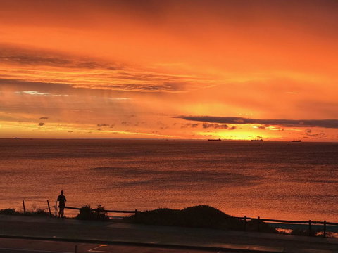 Cottesloe Beachfront Ocean View Apartment - QLD Tourism 14