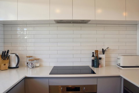 Cottesloe Beachfront Ocean View Apartment - QLD Tourism 11