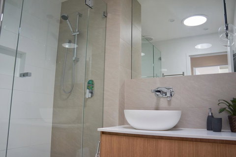 Cottesloe Beachfront Ocean View Apartment - QLD Tourism 15