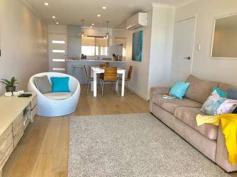 Cottesloe Beachfront Ocean View Apartment - QLD Tourism 7