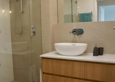 Cottesloe Beachfront Ocean View Apartment - QLD Tourism 17