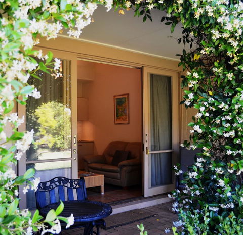 Grapevines Boutique Accommodation - Queensland Tourism 7