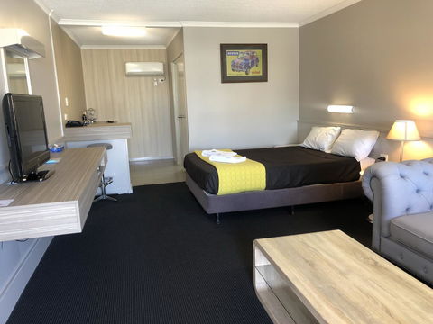 Dog Rock Motel - QLD Tourism 24