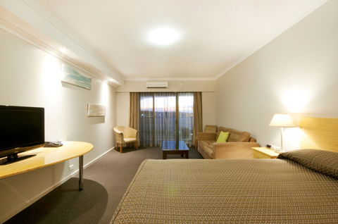 Dog Rock Motel - QLD Tourism 32