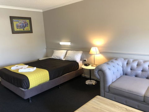 Dog Rock Motel - QLD Tourism 27