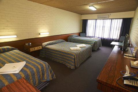 Dog Rock Motel - QLD Tourism 42