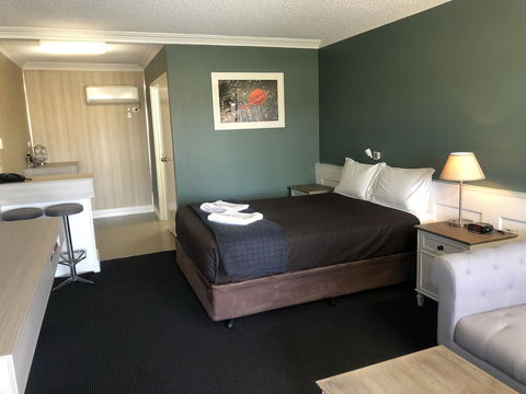 Dog Rock Motel - QLD Tourism 10