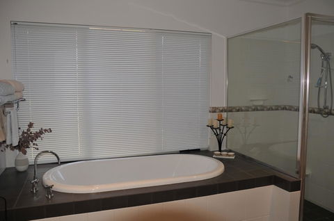 Glenelg On King Bed & Breakfast - QLD Tourism 26