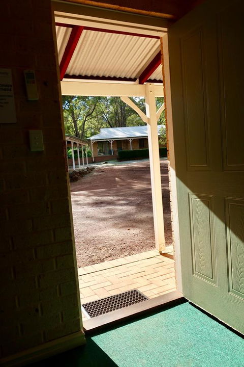 Travellers Rest Motel - QLD Tourism 23