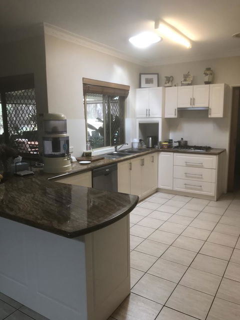 Travellers Rest Motel - QLD Tourism 1