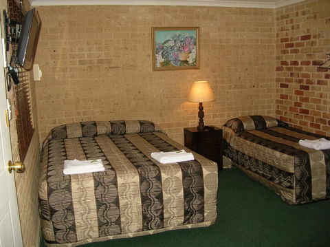 Travellers Rest Motel - QLD Tourism 11