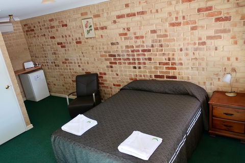 Travellers Rest Motel - QLD Tourism 22