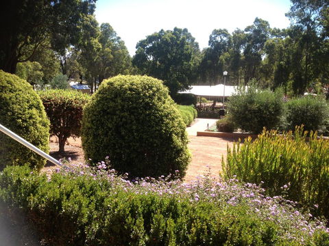 Travellers Rest Motel - QLD Tourism 13