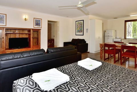 Travellers Rest Motel - QLD Tourism 3