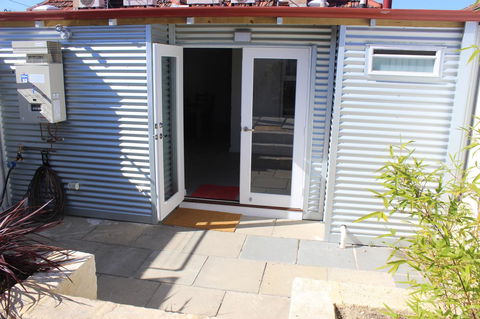 Captain\'s Heritage Cottage - Central Fremantle 2 Bedroom Historic Cottage - Queensland Tourism 15