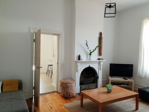 Captain\'s Heritage Cottage - Central Fremantle 2 Bedroom Historic Cottage - Queensland Tourism 10