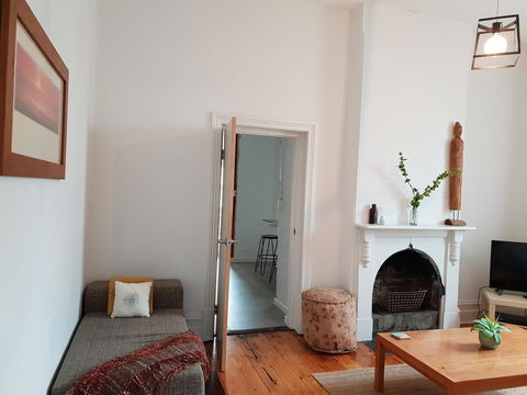 Captain\'s Heritage Cottage - Central Fremantle 2 Bedroom Historic Cottage - Queensland Tourism 4