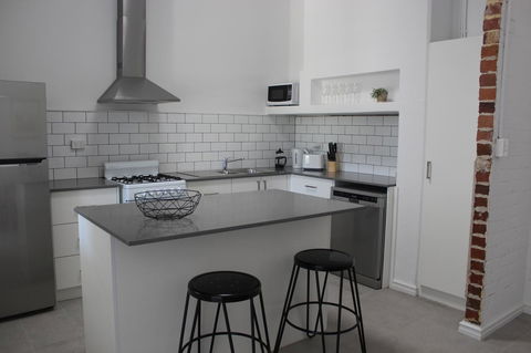 Captain\'s Heritage Cottage - Central Fremantle 2 Bedroom Historic Cottage - Queensland Tourism 5