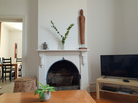 Captain\'s Heritage Cottage - Central Fremantle 2 Bedroom Historic Cottage - Queensland Tourism 8