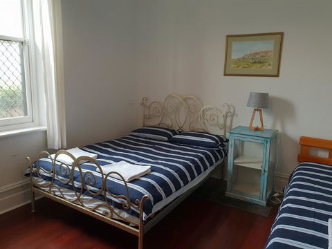 Captain\'s Heritage Cottage - Central Fremantle 2 Bedroom Historic Cottage - Queensland Tourism 6