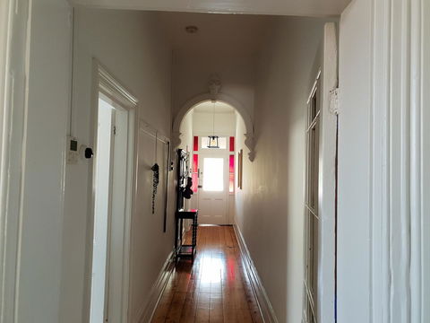 Captain\'s Heritage Cottage - Central Fremantle 2 Bedroom Historic Cottage - Queensland Tourism 7