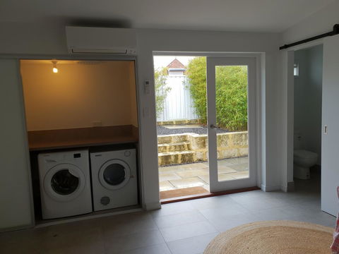 Captain\'s Heritage Cottage - Central Fremantle 2 Bedroom Historic Cottage - Queensland Tourism 14