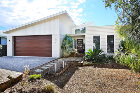 Calming Waters - Pet Friendly - Community Pool - QLD Tourism 38