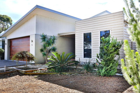 Calming Waters - Pet Friendly - Community Pool - QLD Tourism 37