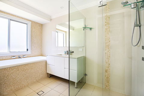 Calming Waters - Pet Friendly - Community Pool - QLD Tourism 23