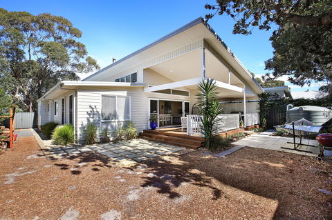 Calming Waters - Pet Friendly - Community Pool - QLD Tourism 32