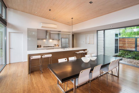 Aqua Resort Busselton - Queensland Tourism 2