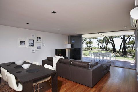 Aqua Resort Busselton - Queensland Tourism 7