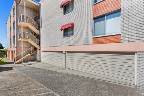 Laman Lodge, Unit 2, 15 Laman Street - QLD Tourism 14