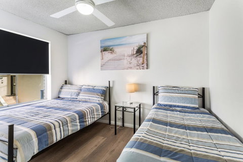 Laman Lodge, Unit 2, 15 Laman Street - QLD Tourism 10