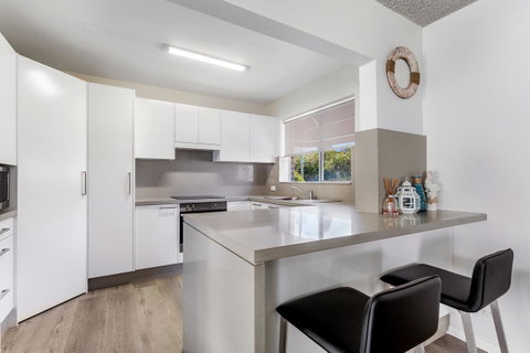 Laman Lodge, Unit 2, 15 Laman Street - QLD Tourism 6