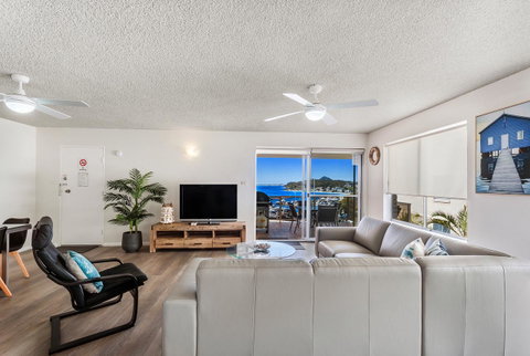 Laman Lodge, Unit 2, 15 Laman Street - QLD Tourism 0