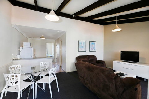 West Beach Lagoon 123 - Location & Views!!! - QLD Tourism 8