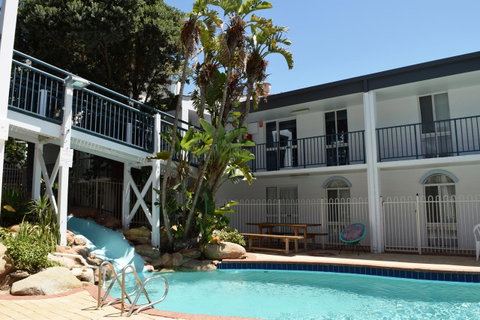 West Beach Lagoon 123 - Location & Views!!! - QLD Tourism 0
