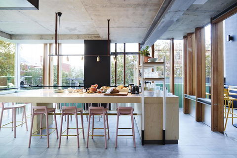 Alex Hotel - QLD Tourism 4