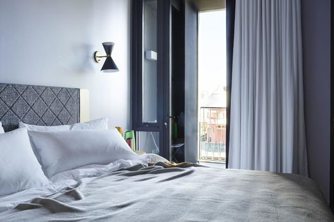 Alex Hotel - QLD Tourism 21