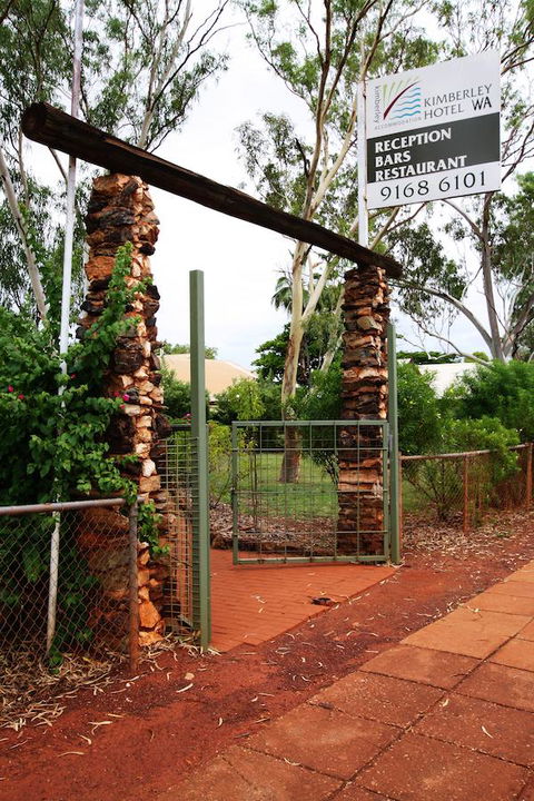 Kimberley Hotel - Queensland Tourism 25