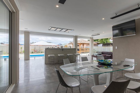 Epsom On Swan Bed & Breakfast - QLD Tourism 4